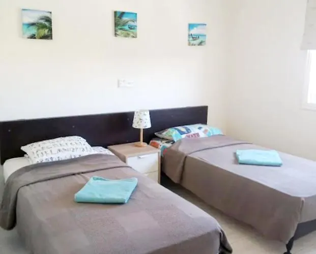 Relaxing In Mandria, 曼德里尔